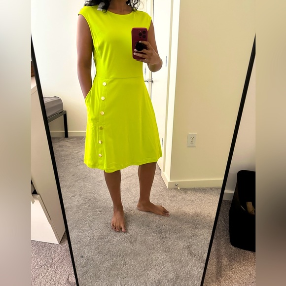 Neon green dress perfect for work. - Picture 1 of 2